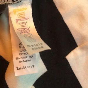 LuLaRoe Pants - LuLaRoe Tall & Curvy striped leggings LuLaRoe Pants - LuLaRoe Tall & Curvy striped leggings